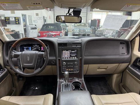 Used 2017 Lincoln Navigator L Reserve image 21