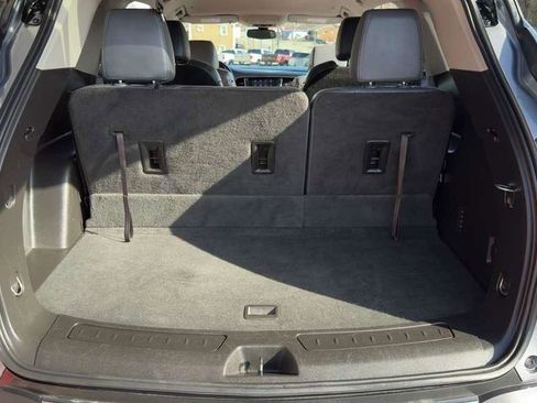 Used 2020 Buick Enclave Essence image 19