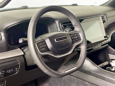 Used 2024 Jeep Wagoneer Series II w/ Flexible Seating Group AWD/4WD image 18