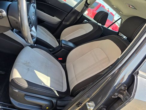 Used 2024 Hyundai Venue SEL FWD image 6