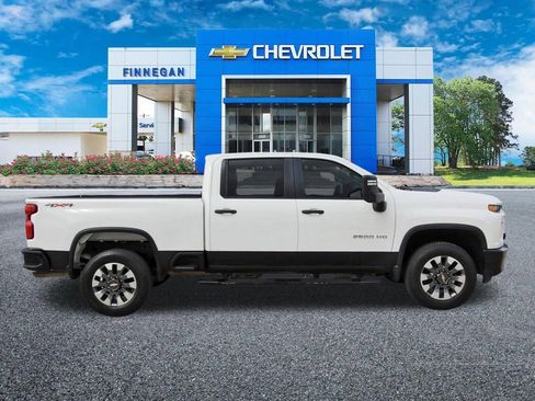 Used 2022 Chevrolet Silverado 2500 Custom w/ Custom Value Package image 8