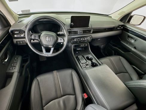 Certified 2025 Honda Pilot EX-L image 18
