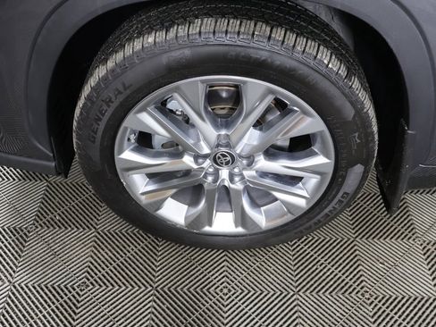 Used 2022 Toyota Highlander Limited image 23