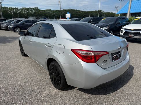 Used 2017 Toyota Corolla LE w/ Carpet Mat Package (TMS) FWD image 10