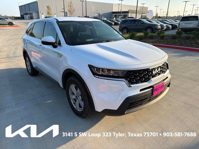 Certified 2023 Kia Sorento LX FWD image 1