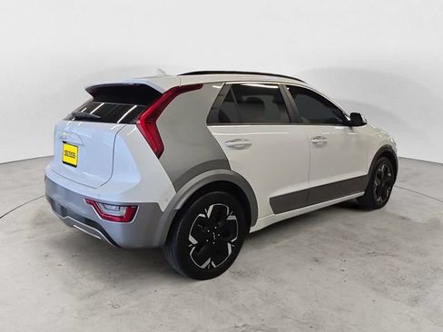 Used 2023 Kia Niro Wave w/ Wave Preserve Package FWD image 5