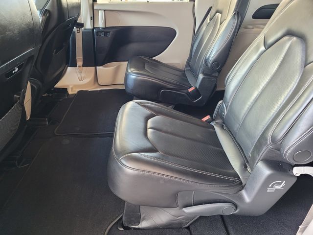 Used 2023 Chrysler Pacifica Touring-L FWD image 15