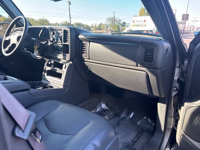Used 2006 GMC Sierra 1500 SLT w/ Onstar Plus Package AWD/4WD image 37