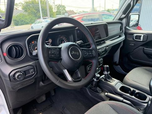 Used 2024 Jeep Wrangler Unlimited Rubicon AWD/4WD image 19