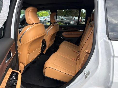 Used 2024 Jeep Grand Cherokee Summit AWD/4WD image 21