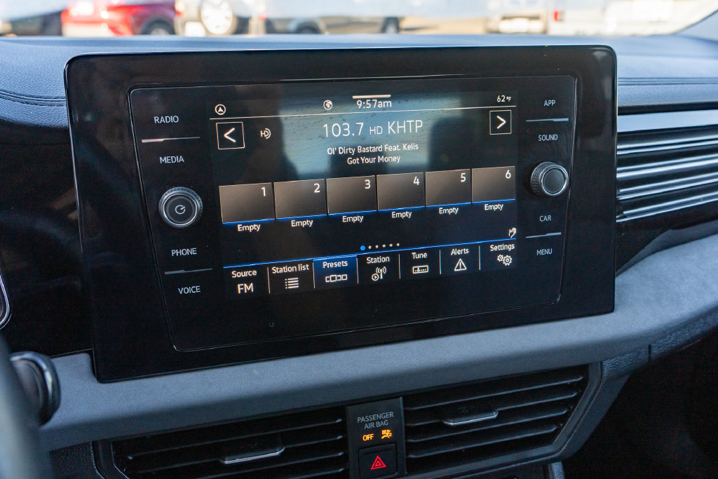 Used 2025 Volkswagen Jetta SE FWD image 28