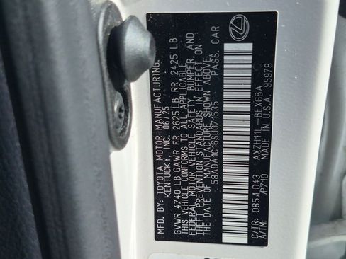 Used 2025 Lexus ES 300h w/ Premium Package FWD image 21