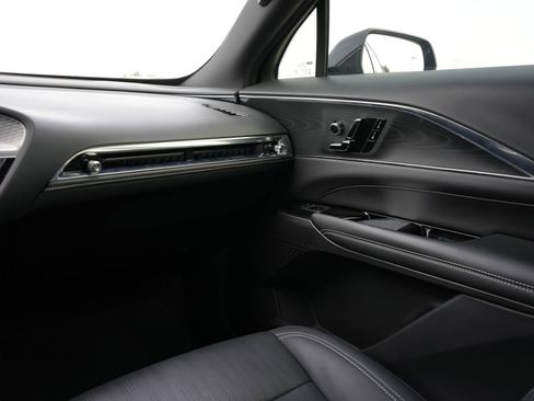 Used 2024 Cadillac Lyriq Luxury RWD image 6