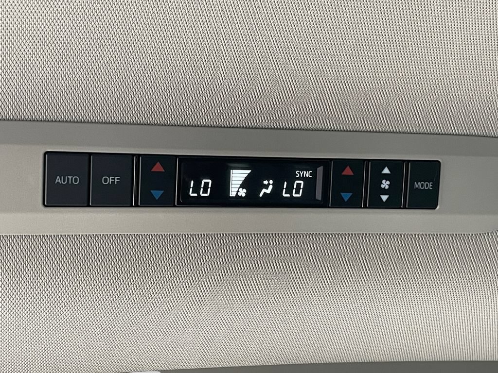 Used 2021 Toyota Sienna XLE w/ XLE Plus Package FWD image 33