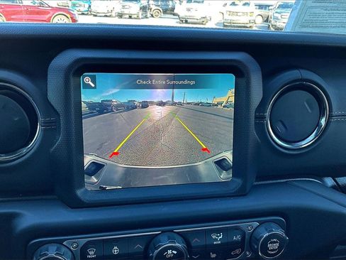 Used 2021 Jeep Gladiator Overland image 15