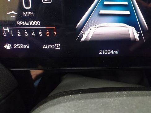 Used 2025 GMC Yukon XL Denali AWD/4WD image 6