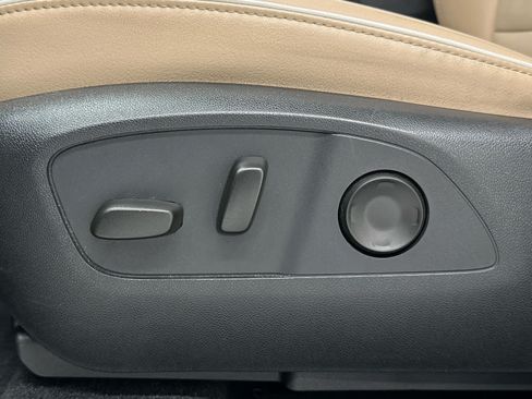 Used 2025 Buick Enclave Preferred AWD/4WD image 12