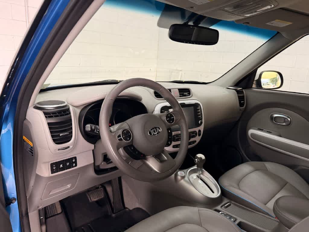 Used 2016 Kia Soul EV + FWD image 2