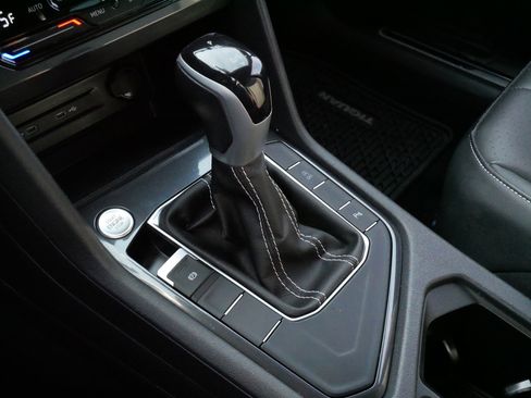 Certified 2023 Volkswagen Tiguan SE R-Line image 24