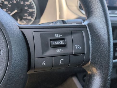 Used 2024 Nissan Rogue S FWD image 24