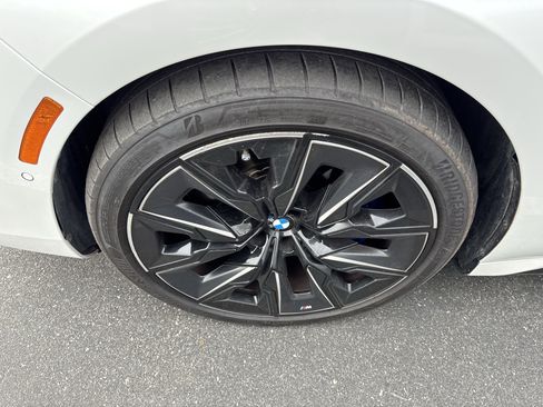 Used 2023 BMW 760i xDrive w/ Executive Package image 37