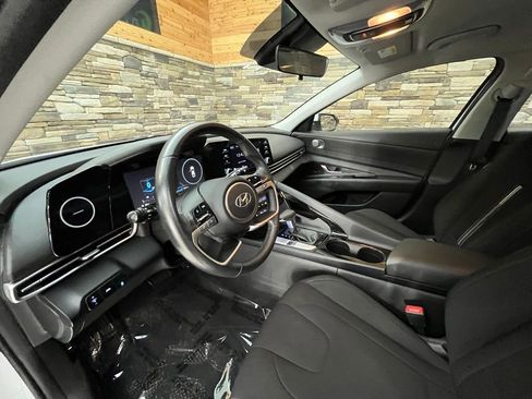 Used 2022 Hyundai Elantra SEL w/ Convenience Package image 10