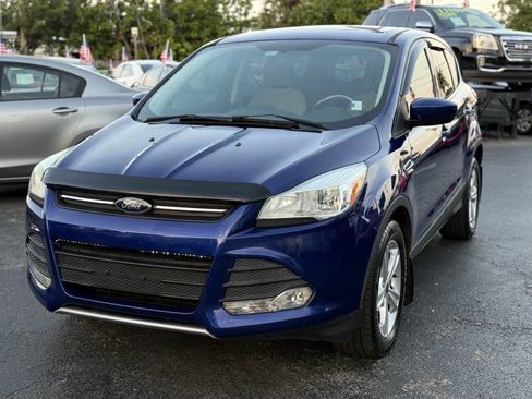 Used 2015 Ford Escape SE image 2