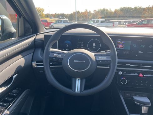 Certified 2025 Hyundai Santa Cruz SEL image 9