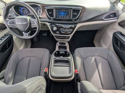 Used 2019 Chrysler Pacifica Touring Plus image 8