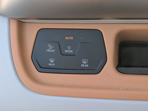 Used 2025 Volkswagen ID. Buzz Pro S Plus w/ Cupholders Package RWD image 25
