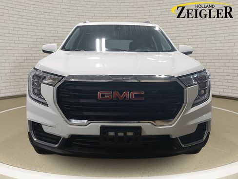 Used 2023 GMC Terrain SLE w/ Driver Convenience Package image 2
