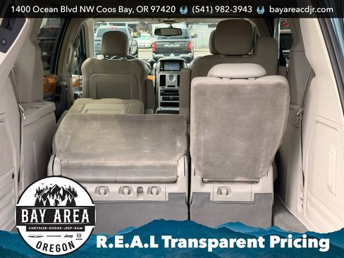 Used 2008 Chrysler Town & Country Limited w/ Flexible Seating Group FWD image 8