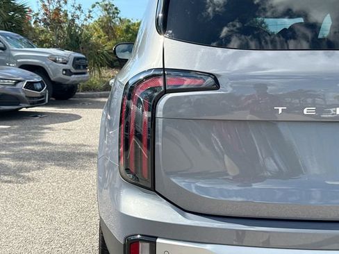 Used 2024 Kia Telluride SX Prestige w/ Towing Package image 11