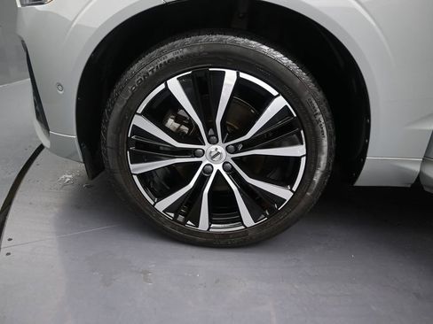 Used 2024 Volvo XC60 B5 Plus AWD/4WD image 17
