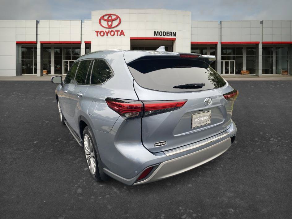 Certified 2021 Toyota Highlander Platinum AWD/4WD image 32
