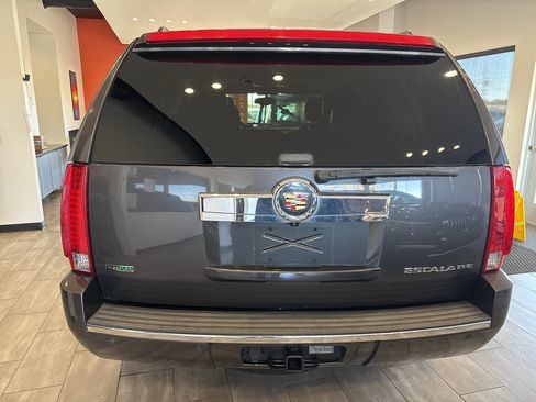 Used 2011 Cadillac Escalade Luxury image 13