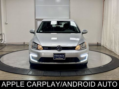 Used 2016 Volkswagen e-Golf SE FWD image 2