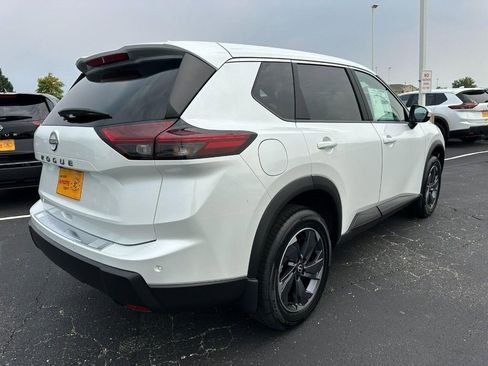 Used 2026 Nissan Rogue SV FWD image 3
