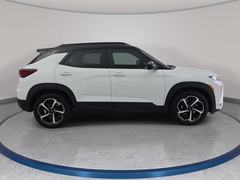 Used 2023 Chevrolet TrailBlazer RS w/ Sun and Liftgate Package image 4