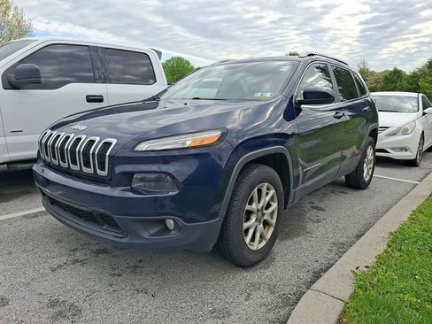 Used 2016 Jeep Cherokee Latitude w/ Cold Weather Group AWD/4WD image 3