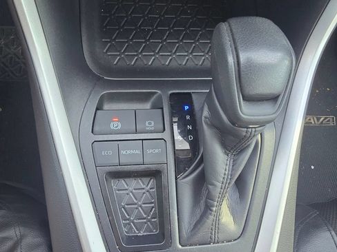 Used 2025 Toyota RAV4 XLE w/ Convenience Package FWD image 28