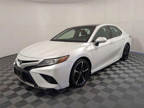 Used 2018 Toyota Camry XSE FWD image 2