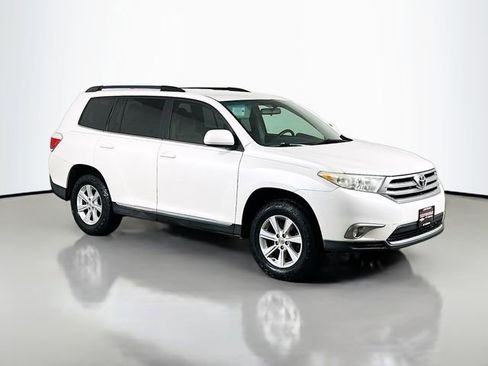 Used 2011 Toyota Highlander 4WD w/ Tech Pkg image 2