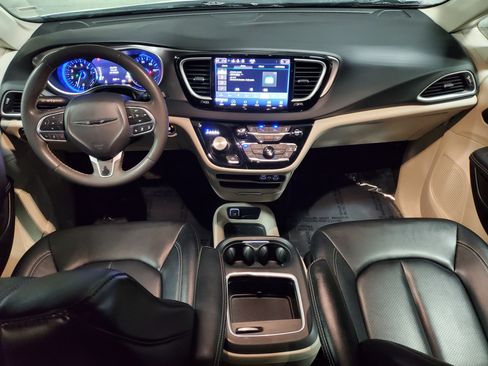 Used 2024 Chrysler Pacifica Touring-L FWD image 14