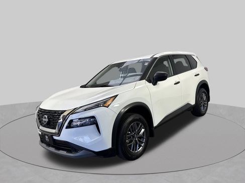Used 2023 Nissan Rogue S AWD/4WD image 2