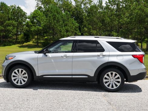 Used 2023 Ford Explorer Limited w/ Equipment Group 301A RWD image 8