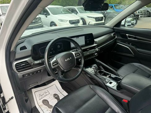 Used 2025 Kia Telluride S FWD image 3