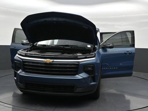 Used 2024 Chevrolet Traverse LS FWD image 38