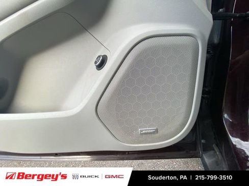 Used 2018 GMC Acadia SLT image 26