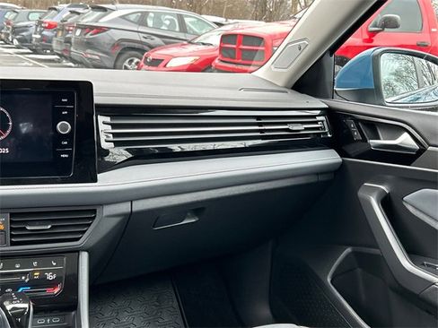 Certified 2025 Volkswagen Jetta SEL image 25